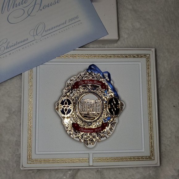 5 for $20 | NIB 2006 Tiffany Glass In The White House Christmas Ornament - Picture 5 of 10
